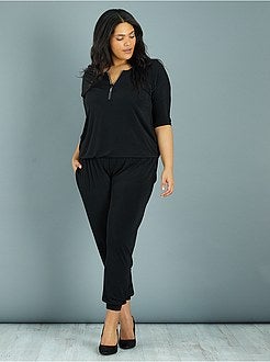 Combinaison pantalon encolure zippée à strass