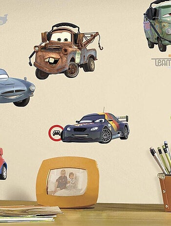 25 Stickers voiture Cars 2 Disney