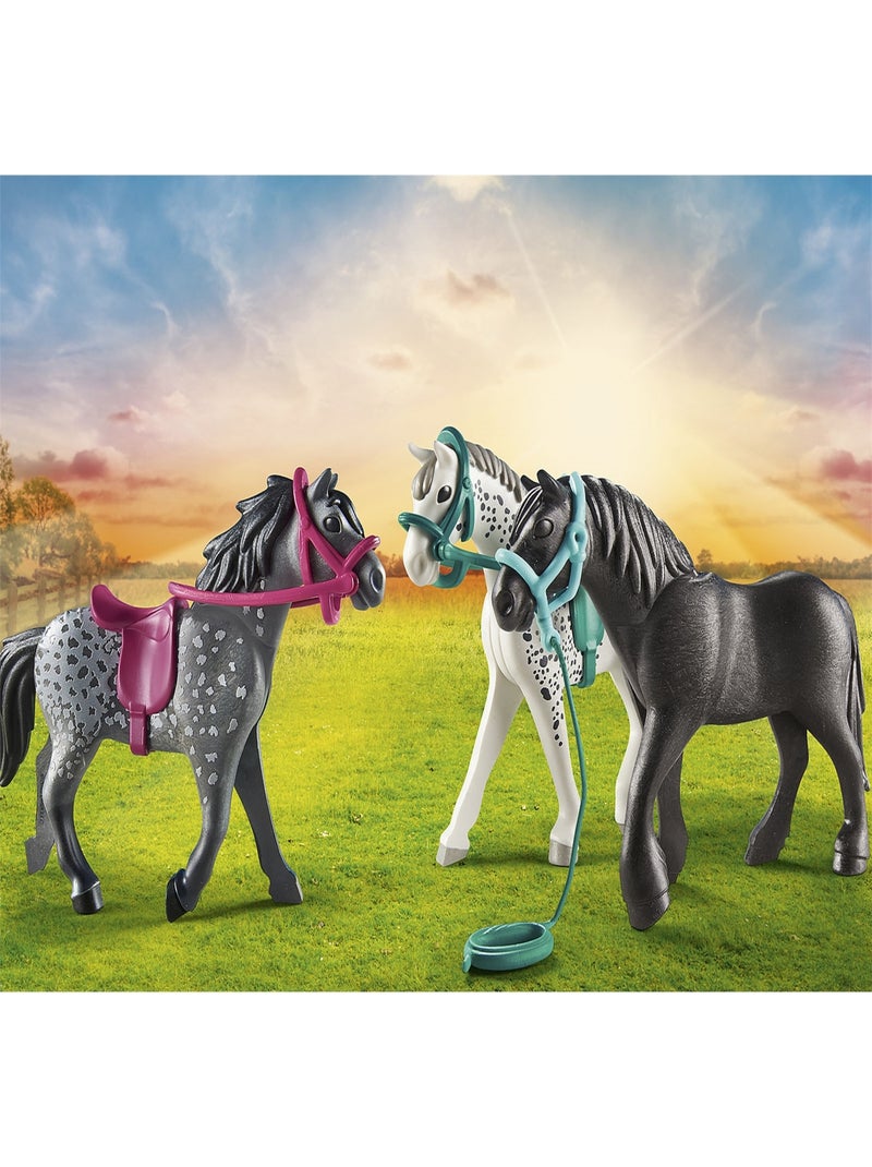 3 chevaux : Frison, Knabstrupper et Andalo N/A - Kiabi