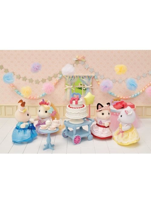 5646 'Sylvanian Families' La fille chat bicolore et son goûter danniversaire - Kiabi