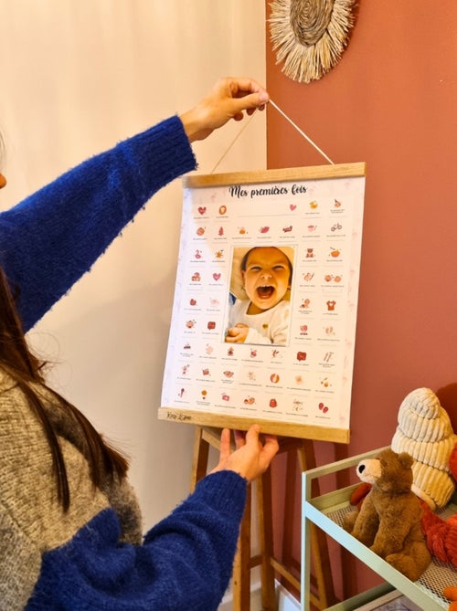 Affiche Mes Premières Fois à tamponner + Tampon Dateur + Baguettes de Suspension - Flamant - Kiabi