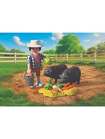 Agriculteur avec cochons