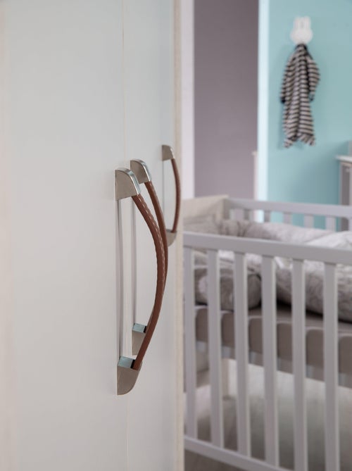 Armoire enfant 3 portes 2 tiroirs 'Mila' ROBA - Kiabi Armoire enfant 3 portes 2 tiroirs 'Mila' ROBA - Kiabi