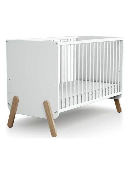 AT4 - Chambre enfant lit + commode 3 tiroirs et armoire en bois PIRATE - Kiabi AT4 - Chambre enfant lit + commode 3 tiroirs et armoire en bois PIRATE - Kiabi