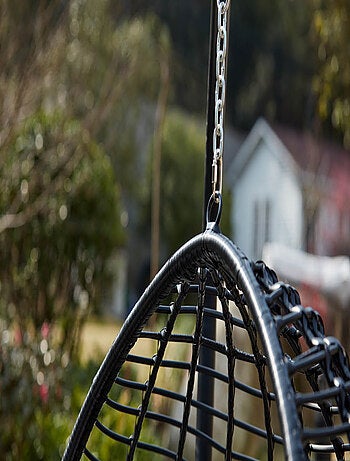 AUROA Fauteuil suspendu en résine tressée noir