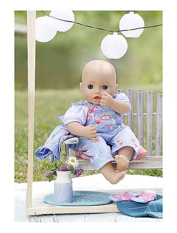 Baby Annabell Active Deluxe Jeans 43cm avec veste, chemise, pantalon et chaussettes.