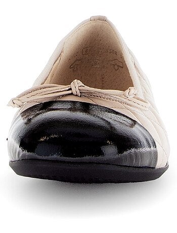 Ballerine matelassée bout vernis noir