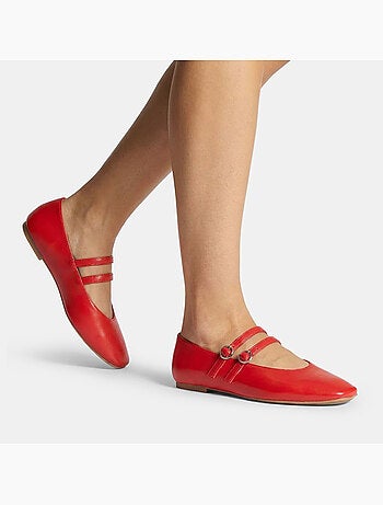 Ballerine plate avec deux brides à boucle et bout carré