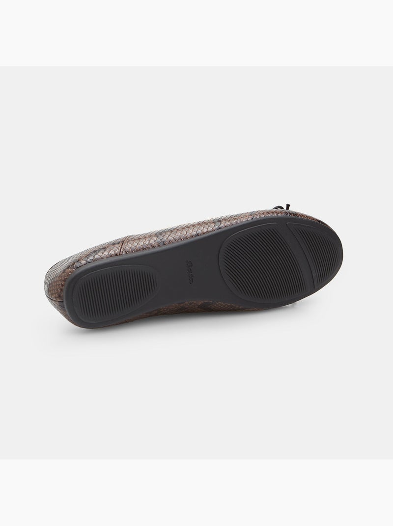 Ballerine plates  Bata avec bordure et nœud noir Marron - Kiabi