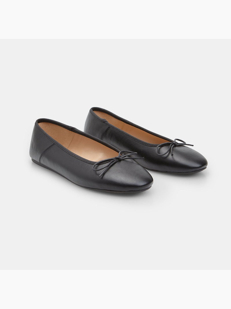 Ballerine plates  Bata avec bordure et nœud noir Noir - Kiabi