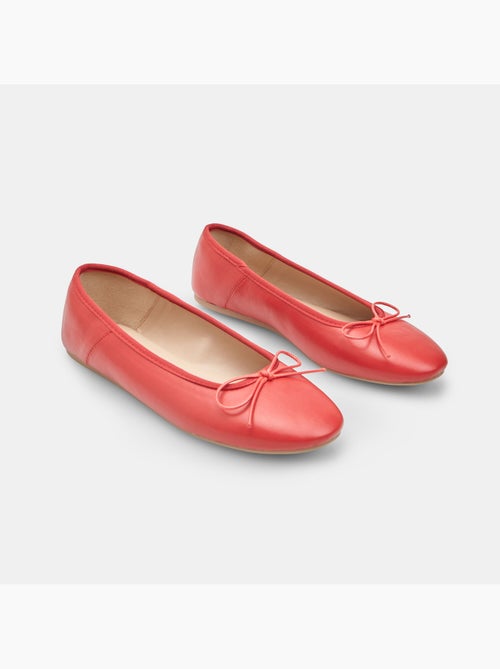 Ballerine plates  Bata avec bordure et nœud noir - Kiabi