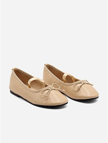 Ballerines avec un nœud décoratif