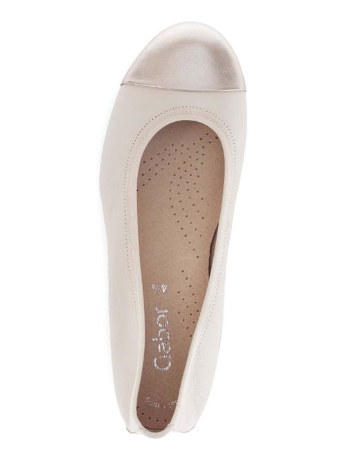 Ballerines blanc crème en cuir lisse - Kiabi