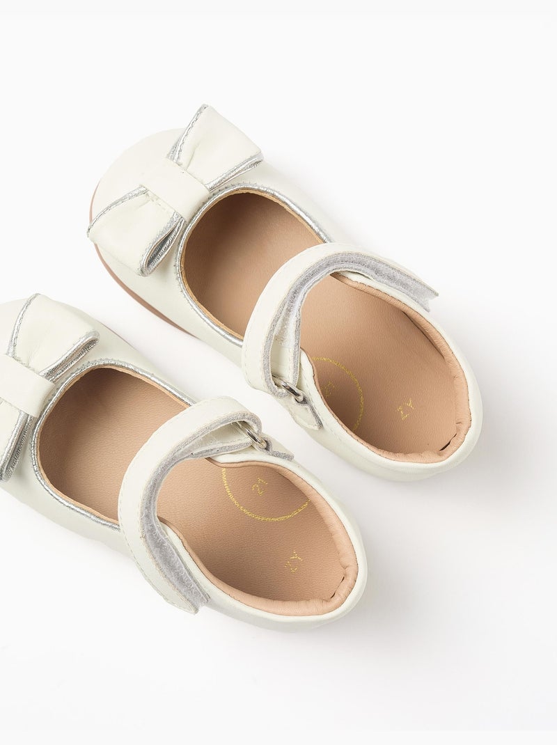 Ballerines en cuir avec nœud décoratif Blanc - Kiabi