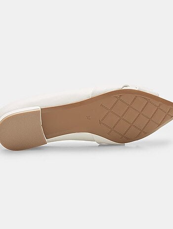Ballerines en cuir BATA