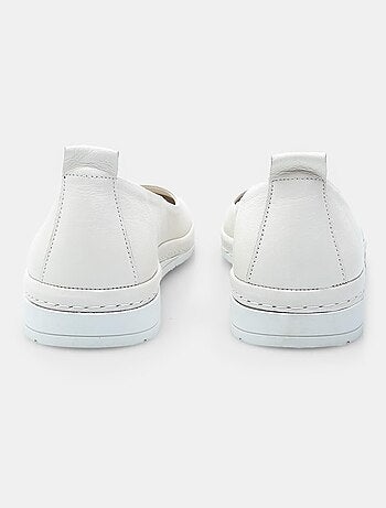 Ballerines en cuir bata