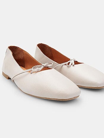 Ballerines en cuir confortables avec noeud bata