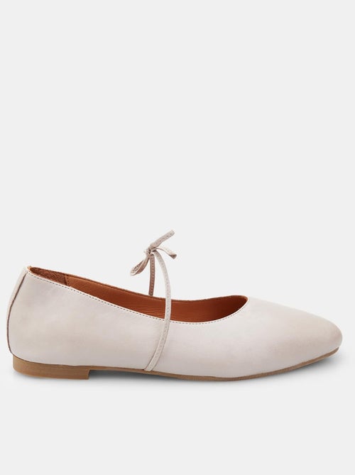 Ballerines en cuir confortables  avec noeud Bata - Kiabi