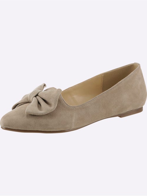 Ballerines en cuir velours avec boucle décorative et rembourrage - Taille standard - Helline - Kiabi Ballerines en cuir velours avec boucle décorative et rembourrage - Taille standard - Helline - Kiabi