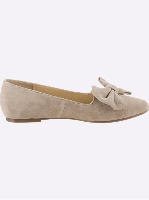 Ballerines en cuir velours avec boucle décorative et rembourrage - Taille standard - Helline - Kiabi Ballerines en cuir velours avec boucle décorative et rembourrage - Taille standard - Helline - Kiabi