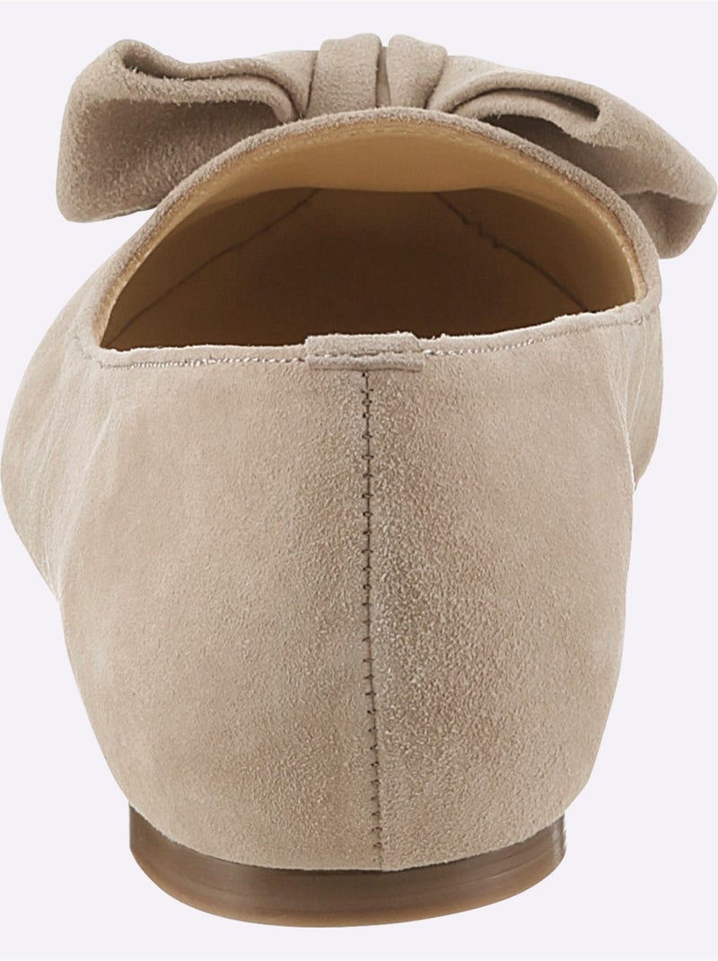 Ballerines en cuir velours avec boucle décorative et rembourrage - Taille standard - Helline Gris taupe - Kiabi
