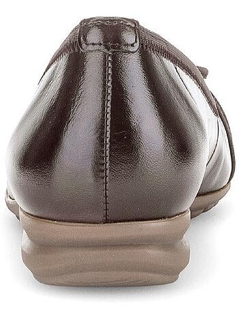 Ballerines en cuirs combinés