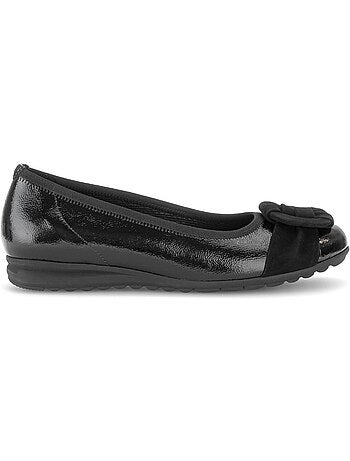 Ballerines en cuirs combinés