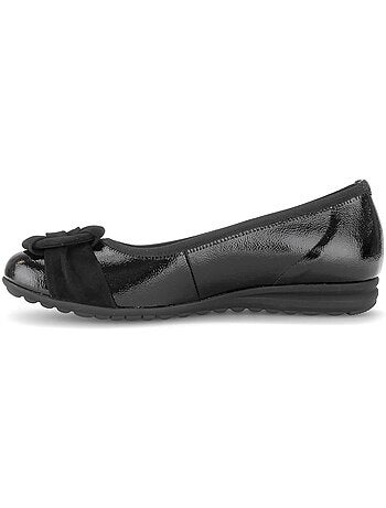 Ballerines en cuirs combinés