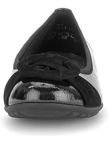 Ballerines en cuirs combinés