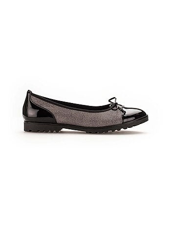Ballerines en cuirs synthés