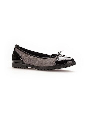 Ballerines en cuirs synthés