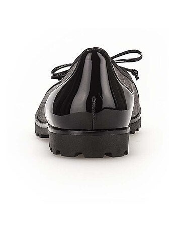 Ballerines en cuirs synthés