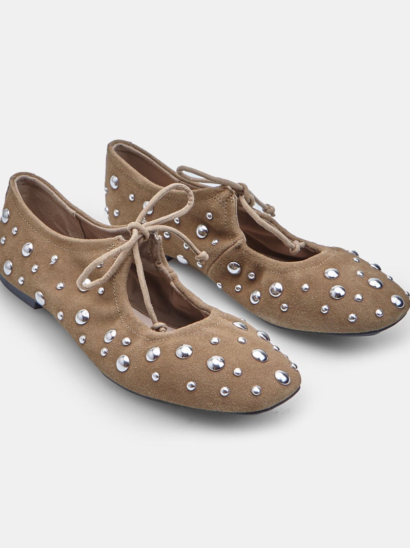Ballerines en daim  avec nœud et clous Bata Beige - Kiabi