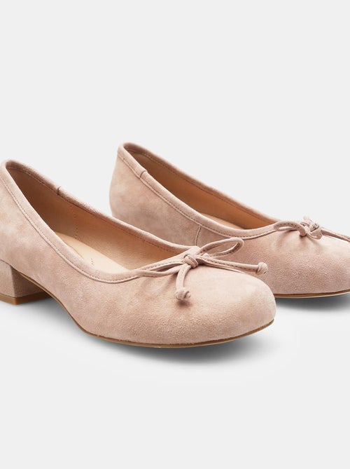 Ballerines en daim avec talon confortables BATA - Kiabi Ballerines en daim avec talon confortables BATA - Kiabi