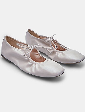 Ballerines froncées avec noeud bata