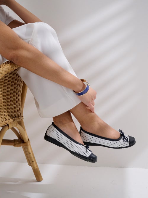 Ballerines largeur confort cuir perforé - Kiabi