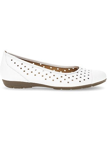 Ballerines perforées en cuir