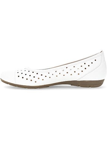 Ballerines perforées en cuir