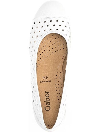 Ballerines perforées en cuir