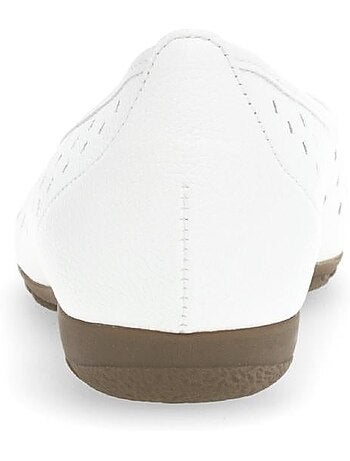 Ballerines perforées en cuir