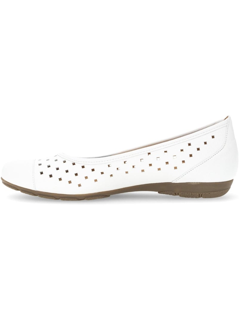 Ballerines perforées  en cuir Blanc - Kiabi