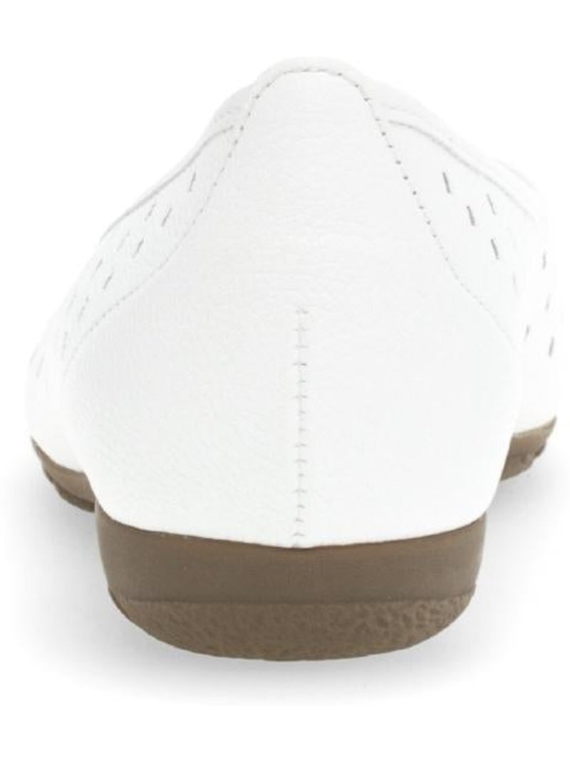 Ballerines perforées  en cuir Blanc - Kiabi