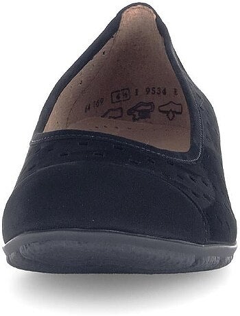 Ballerines perforées en Nubuck