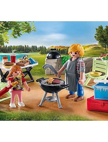 Barbecue avec papa et enfant