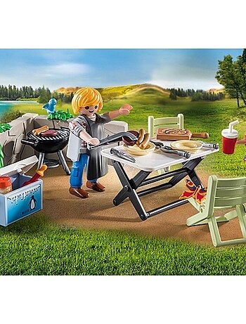 Barbecue avec papa et enfant