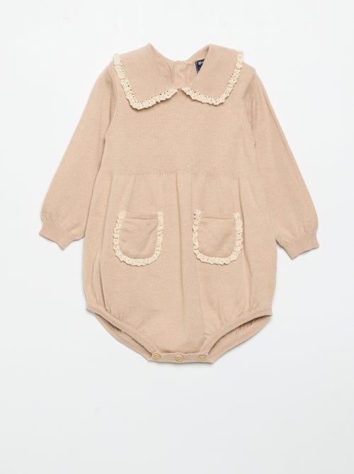 Barboteuse en tricot avec col et poches fantaisie - Kiabi Barboteuse en tricot avec col et poches fantaisie - Kiabi