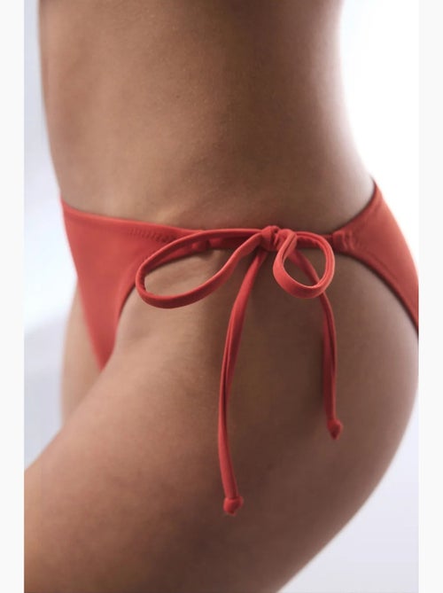 Bas de bikini à nouer sur les côtés, taille basse penti - Kiabi Bas de bikini à nouer sur les côtés, taille basse penti - Kiabi