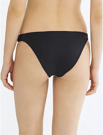 Bas de bikini basic avec détails en macramé sur les bords penti