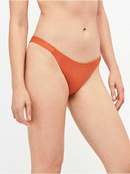 Bas de bikini classique en tissu texturé avec fils de lurex dorés et détails froncés sur les côtés. - Kiabi Bas de bikini classique en tissu texturé avec fils de lurex dorés et détails froncés sur les côtés. - Kiabi