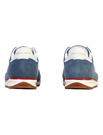 Baskets d?contract?es ? lacets
